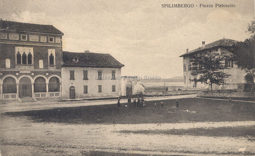 Spilimbergo, piazza Plebiscito 1927.jpg